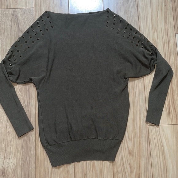 2B Bebe Studded Hunter Green Sweater - Picture 1 of 2